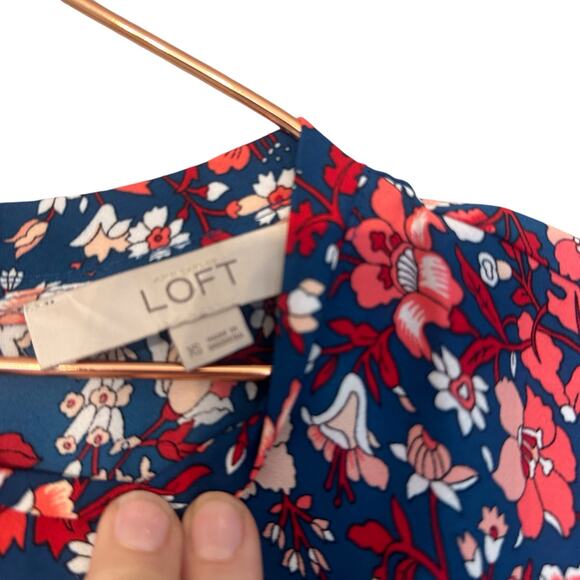 Loft Floral Blouse - Women's Size XS - Excellent Condition - Picture 4 of 5